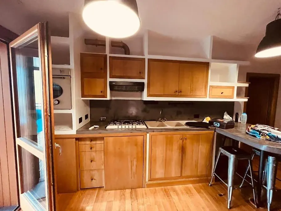 Una Casa Divertente A Roma 0*, Rzym Włochy